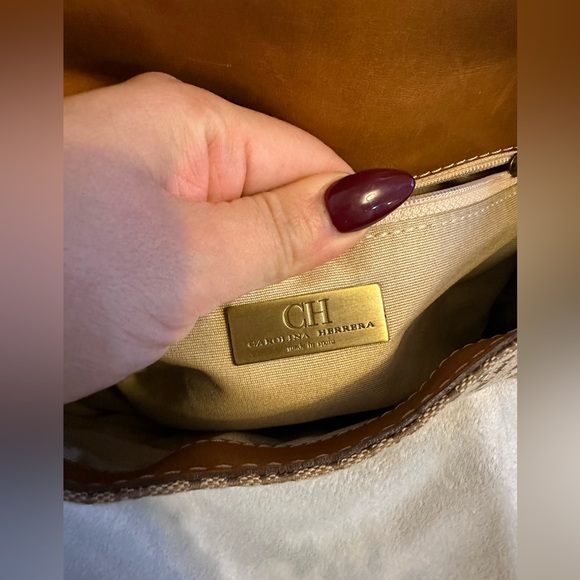 Like new Carolina Herrera Sholder Bag! - Picture 3 of 6